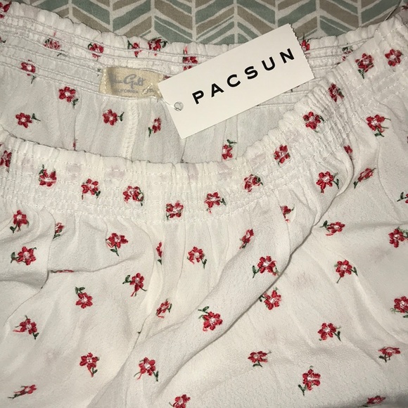 Flowered shorts - Picture 2 of 3